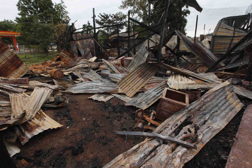   Kondisi bangunan yang terbakar akibat konflik di Thandwe, Rakhine, Myanmar, Rabu (2/10).  (AP/Khin Maung Win)