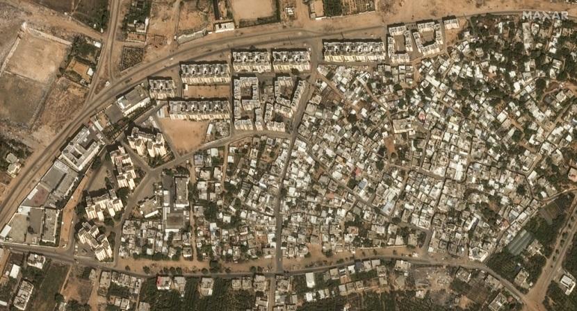 Kondisi di lingkungan Izbat Beit Hanoun, Gaza utara sebelum serangan udara Israel, pada 10 Oktober 2023.