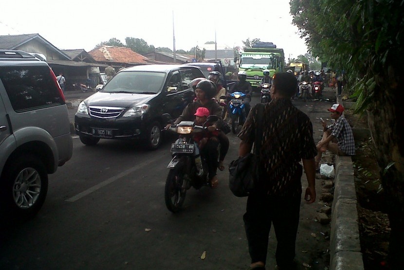 Kondisi di sekitar Jl. I Gusti Ngurah Rai, Jakarta, Rabu (9/10)