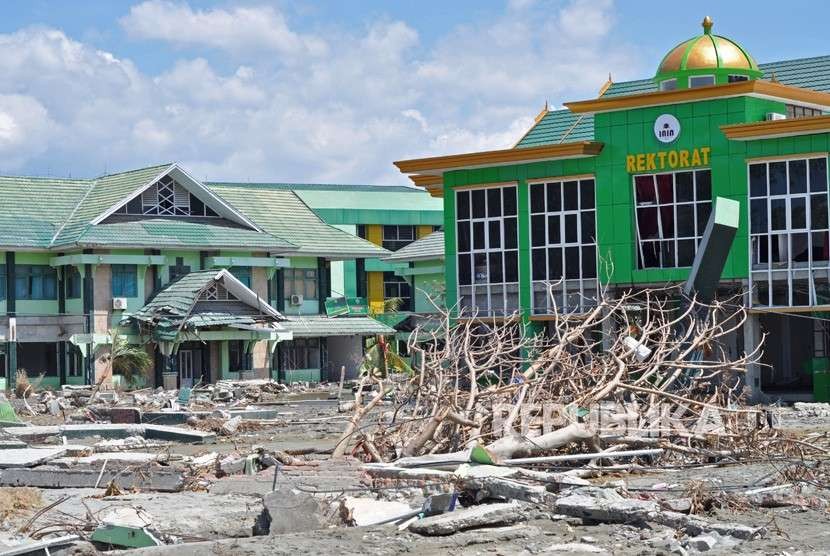 Kondisi gedung Institut Agama Islam Negeri (IAIN) Palu yang rusak akibat gempa dan tsunami di Palu, Sulawesi Tengah, Jumat (5/10).