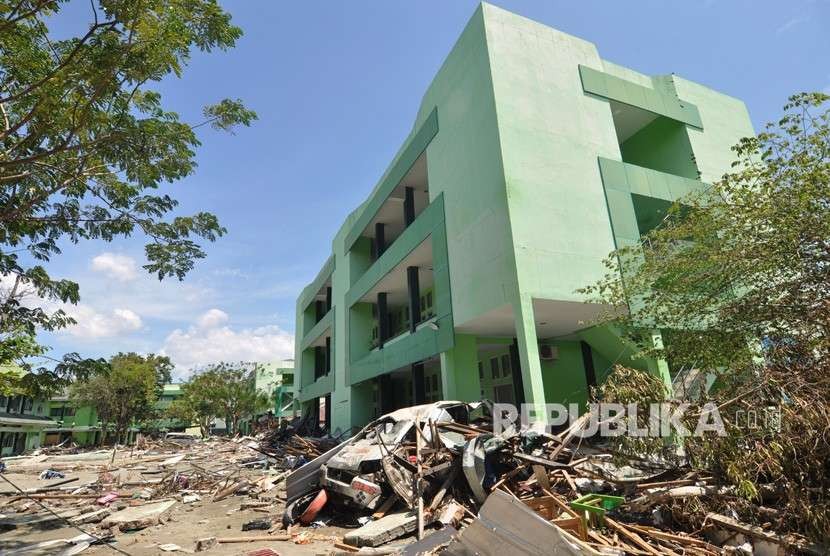 Kondisi gedung Institut Agama Islam Negeri (IAIN) Palu yang rusak akibat gempa dan tsunami di Palu, Sulawesi Tengah, Jumat (5/10).