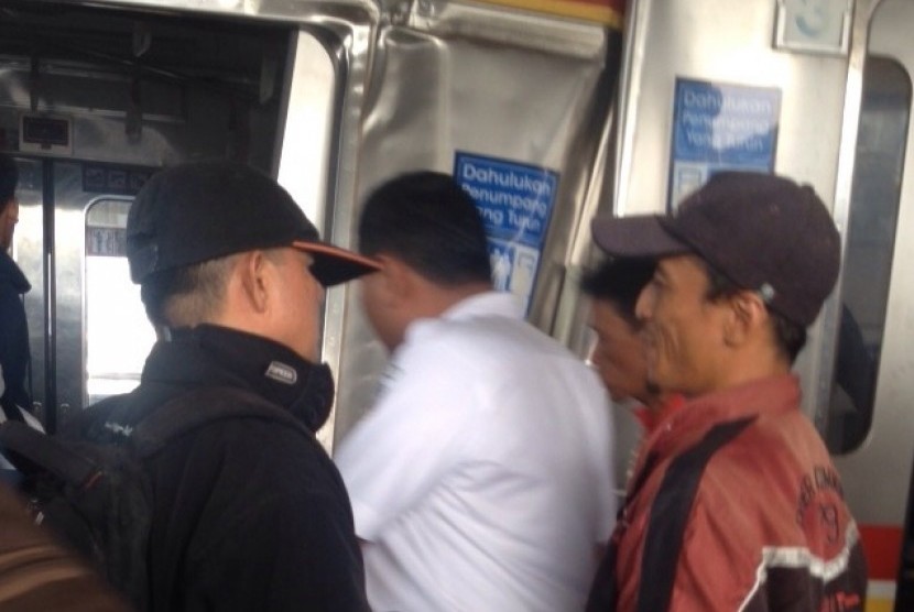 Kondisi gerbong kereta yang bertabrakan di Stasiun Juanda