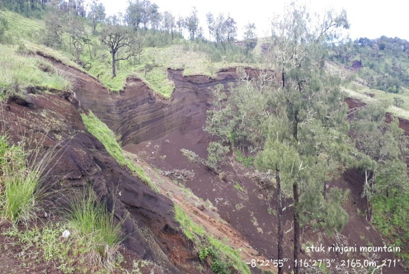 Kondisi Gunung Rinjani saat tim gabungan melakukan survei lapangan pada Sabtu (16/3).