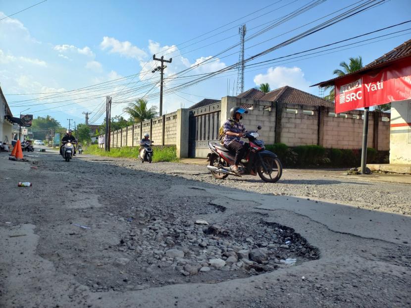 Kondisi jalan yang rusak (Foto: ilustrasi)