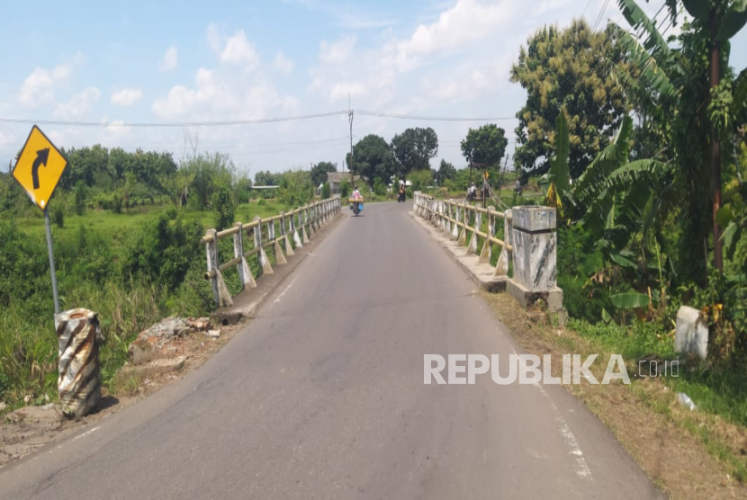 Kondisi jembatan di Desa/Kecamatan Jatitujuh, Kabupaten Majalengka, dinilai mengkhawatirkan. 