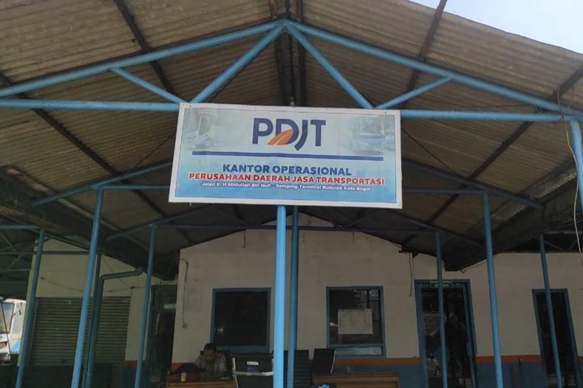 Kondisi kantor Perusahaan Daerah Jasa Transportasi (PDJT) Kota Bogor yang mengelola armada Biskita Transpakuan, Kamis (16/12).