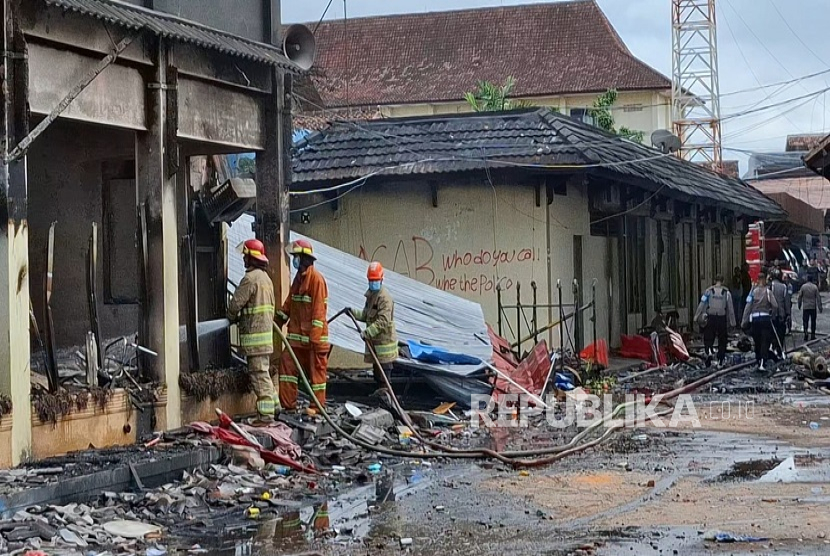 Kondisi Mapolda DIY pasca aksi demo ricuh, Sabtu (30/8/2025).