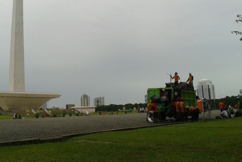 Kondisi Monas setelah aksi 212, Jumat (2/12).