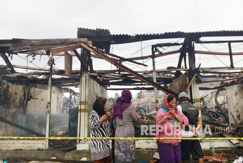 Kondisi Pasar Manonjaya hangus Pasca kebakaran di Desa Manonjaya, Kecamatan Manonjaya, Kabupaten Tasikmalaya, Rabu (15/3) pagi. Sebanyak 432 kios hangus terbakar.