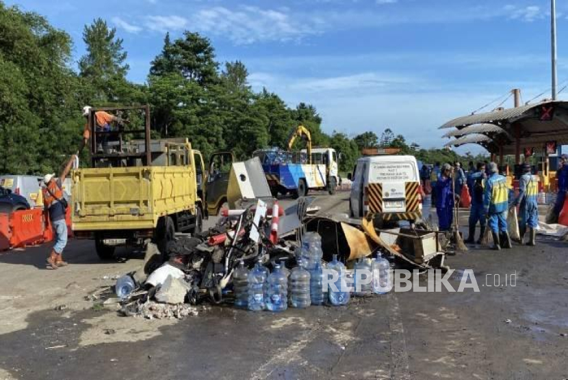 Kondisi pascakecelakaan di tol Ciawi. 