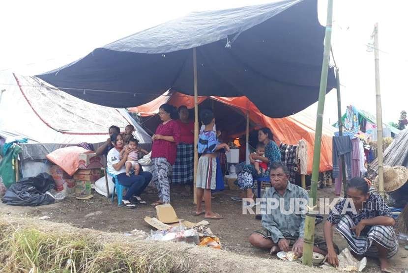 Kondisi pengungsi di Dusun Terengan Tanak Ampar, Desa Pemenang Timur, Kecamatan Pemenang, Kabupaten Lombok Utara, NTB, Senin (13/8).