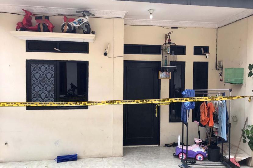 Kondisi rumah lokasi pembunuhan Empat anak berinisial V (6 tahun),S (4 tahun), A (3 tahun) dan A (1 tahun) di RT 04/03, Kelurahan Jagakarsa, Kecamatan Jagakarsa, Jakarta Selatan.