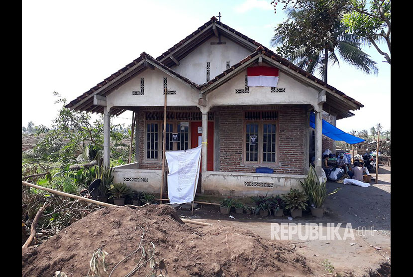 Kondisi rumah-rumah masyarakat yang masih bertahan menolak penggusuran pembangunan New Yogyakarta International Airport di Desa Palihan, Kabupaten Kulonprogo, DIY, Rabu (6/12) pagi.