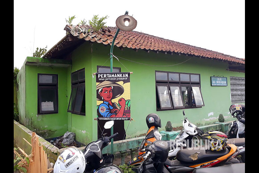 Kondisi rumah-rumah masyarakat yang masih bertahan menolak penggusuran pembangunan New Yogyakarta International Airport di Desa Palihan, Kabupaten Kulonprogo, DIY, Rabu (6/12) pagi.