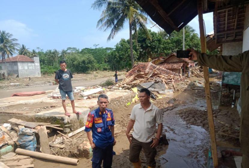 Kondisi rumah warga yang terdampak banjir bandang di Kecamatan Pameungpeuk, Kabupaten Garut, Jumat (23/9/2022).