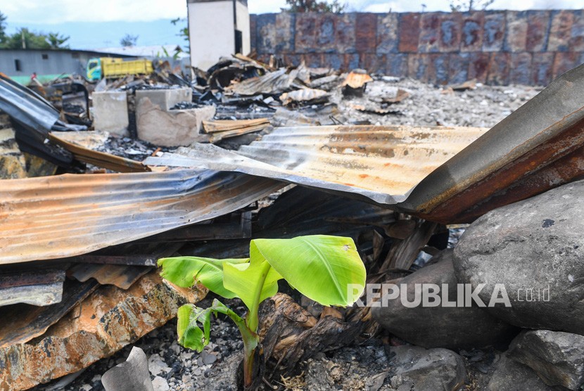 Kondisi rumah yang terbakar di kawasan Homhom, Kota Wamena, Kabupaten Jayawijaya, Papua, Kamis (10/10/2019). 