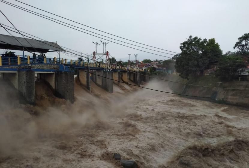 Kondisi Sungai Ciliwung di Bendung Katulampa, Kota Bogor.