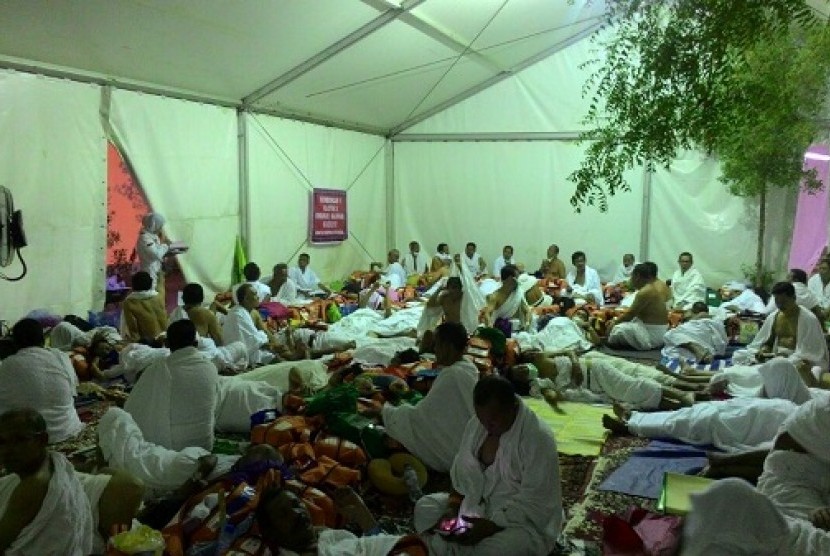 Kondisi tenda jamaah haji kloter Balikpapan (BPN) 03 di Arafah, Rabu malam (30/8).