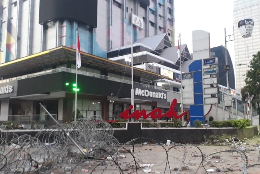 Kondisi terkini di sekitar kantor Badan Pengawas Pemilu (Bawaslu) RI, Thamrin, Jakarta Pusat, Kamis (23/5) pagi. 