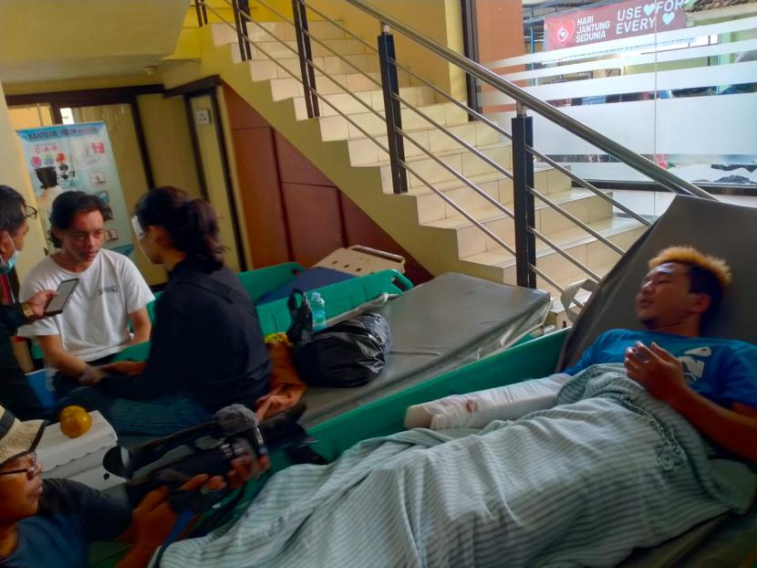 Kondisi terkini para korban yang terluka akibat kerusuhan di Stadion Kanjuruhan, Kabupaten Malang, Jawa Timur (Jatim), Ahad (2/10/2022). 