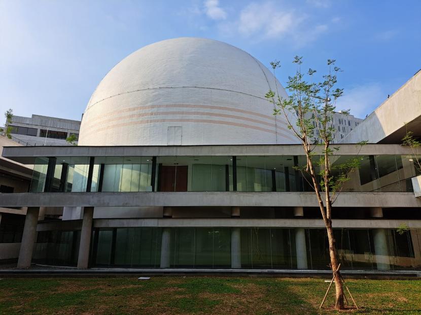 Kondisi terkini Planetarium dan Observatorium Jakarta di kawasan Taman Ismail Marzuki, Jakarta Pusat, yang masih dalam proses revitalisasi.