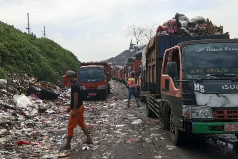 Kondisi terkini Tempat Pembuangan Akhir Sampah Sumur Batu, Kecamatan Bantargebang, Kota Bekasi, Senin (11/2).