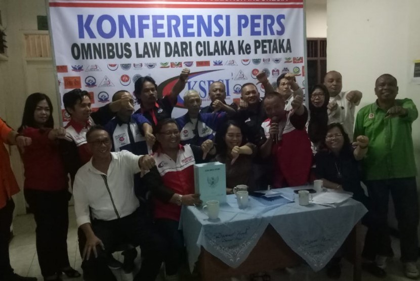 Konfenderasi Serikat Buruh Seluruh Indonesia (KSBI), menolak tegas draft RUU Omnibus Law Cipta Kerja dan akan melakukan aksi beruntun serta serempak di seluruh wilayah Indonesia.