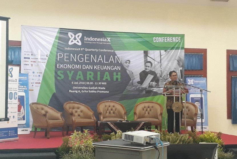 Konferensi Pengenalan Ekonomi dan Keuangan Syariah di Grha Sabha Pramana, UGM.