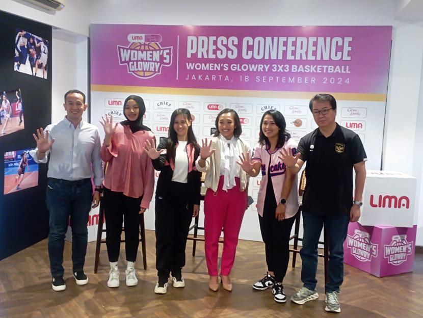 Konferensi pers acara Women