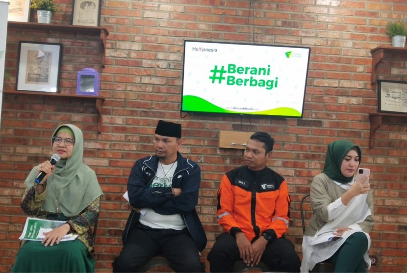 Konferensi Pers Dompet Dhuafa Program Utama Humanesia, #BeraniBerbagi, di Resto Bakso boedjangan, Pasar Minggu, Jakarta Selatan, Selasa (3/12).