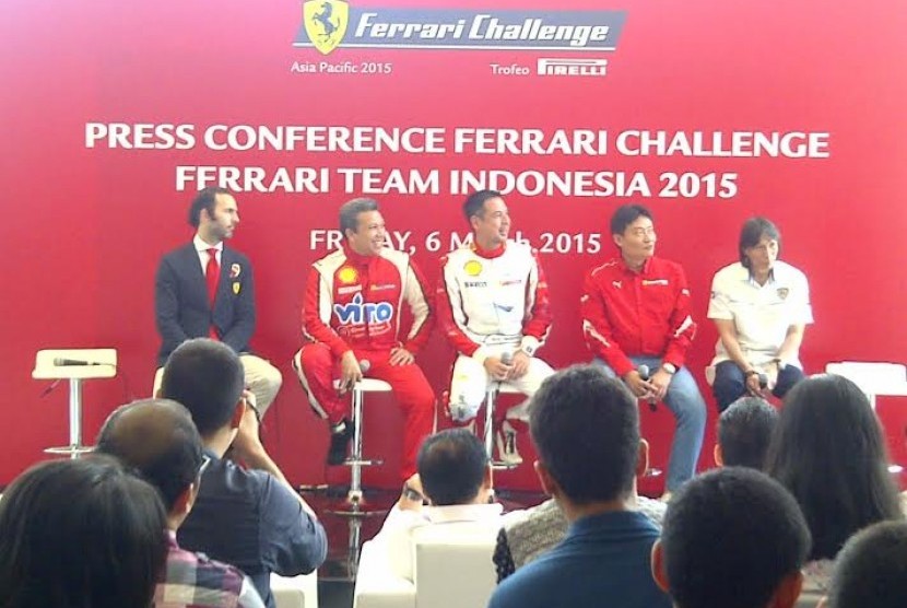 Konferensi pers Ferrari Challenge di showroom Ferrari, Jakarta (6/3).