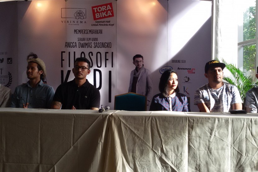 Konferensi pers film Filosofi Kopi yang dibintangi Chico Jerikho dan Rio Dewanto.