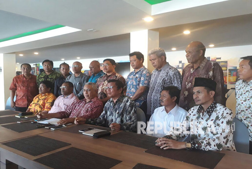 Konferensi pers FKUB Papua terkait bom di Surabaya, Senin (14/5).