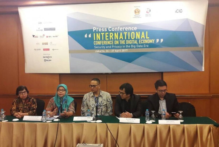 Konferensi pers International Conference On the Digital Economy (ICODE)