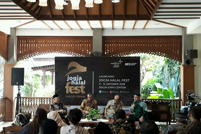 Konferensi pers Jogja Halal Fest di Pendopo Kediaman mantan wali kota Yogyakarta Herry Zudianto, Kamis (9/8).