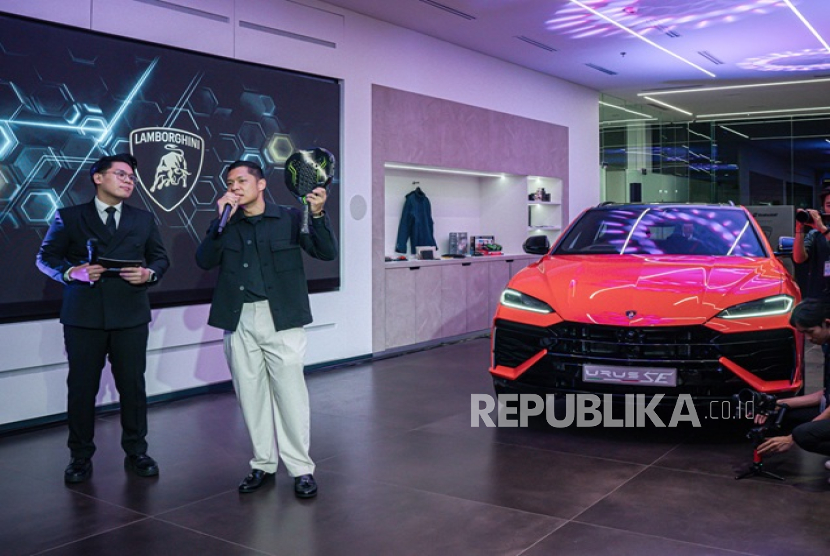 Konferensi pers kolaborasi Lamborghini dengan Metro Padel, bagian dari Metro Tennis Terminal, melalui lelang amal raket eksklusif Babolat x Lamborghini di Jakarta, akhir bulan lalu.