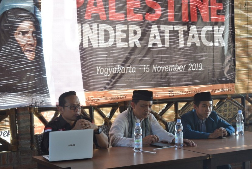 Konferensi pers Palestine Under Attack yang digelar Aksi Cepat Tanggap (ACT) DIY di Kabupaten Bantul, Jumat (15/11). 