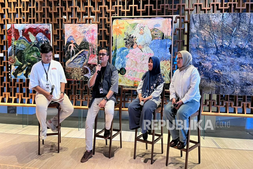 Konferensi pers Pameran Interval Palimpsest di Artspace, lobby Artotel Suites Bianti Yogyakarta, Jumat (26/9/2025). 