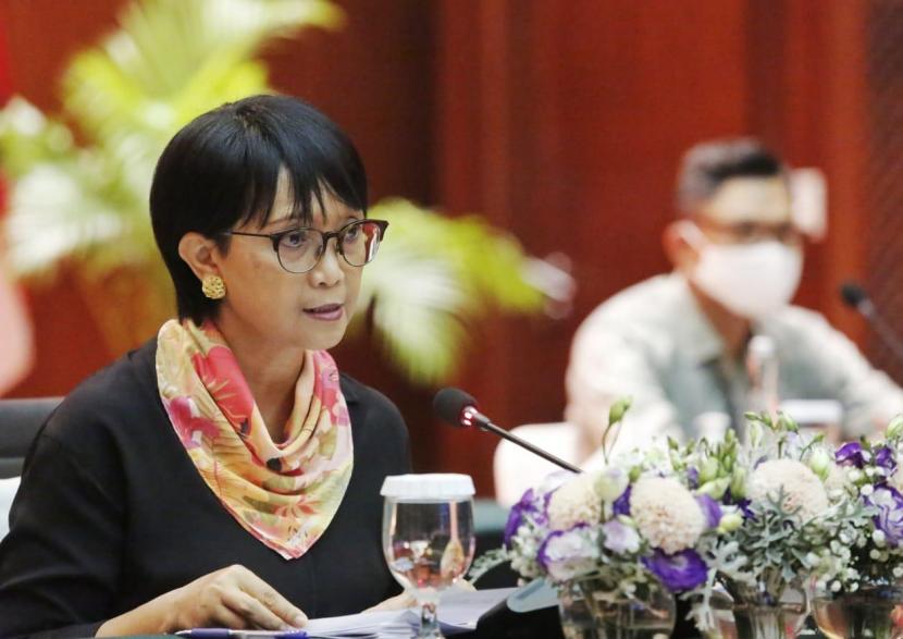 Konferensi pers pekanan Menteri Luar Negeri RI Retno Marsudi secara virtual, Kamis (23/7).