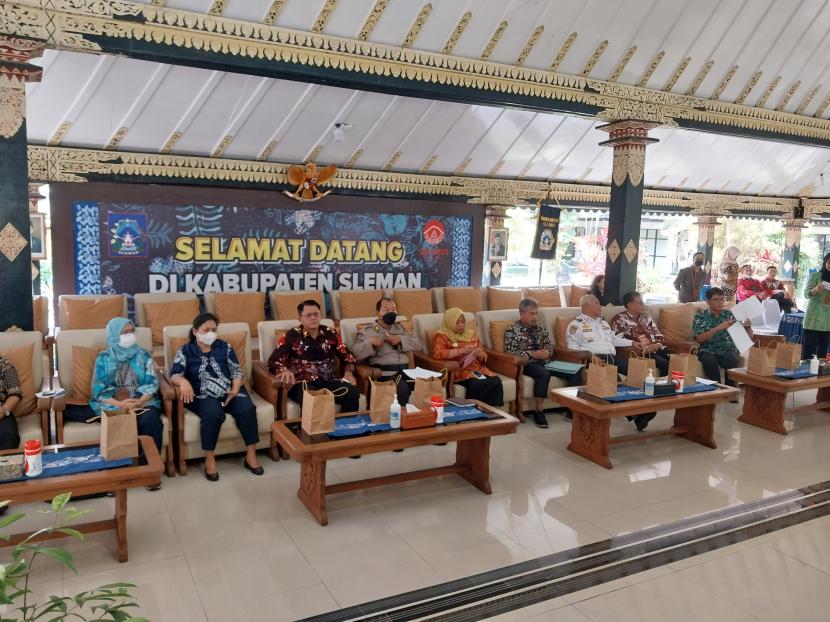 Konferensi pers Pemkab Sleman terkait persiapan mudik 2023 di Pendopo Parasamya, Sleman, Kamis (13/4/2023).