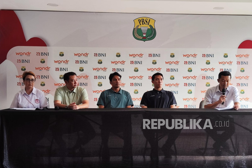 Konferensi pers pengumuman keluarnya Jonatan Christie dan Chico Aura Dwi Wardoyo dari Pelatnas PBSI Cipayung, Jakarta, Kamis (15/5/2025).