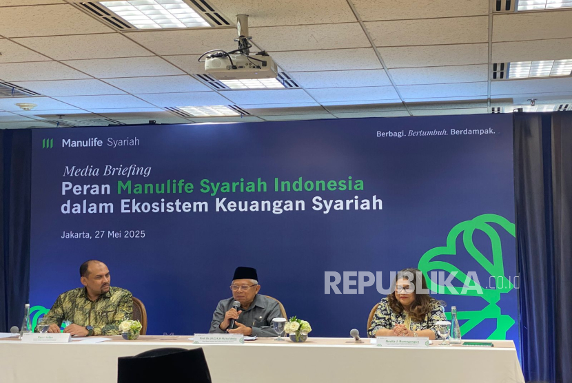 Konferensi pers Peran Manulife Syariah Indonesia dalam Ekosistem Keuangan Syariah dihadiri Wakil Presiden ke-13 RI KH Ma’ruf Amin di Gedung Sampoerna Strategic, Jakarta Selatan, Selasa (27/5/2025).