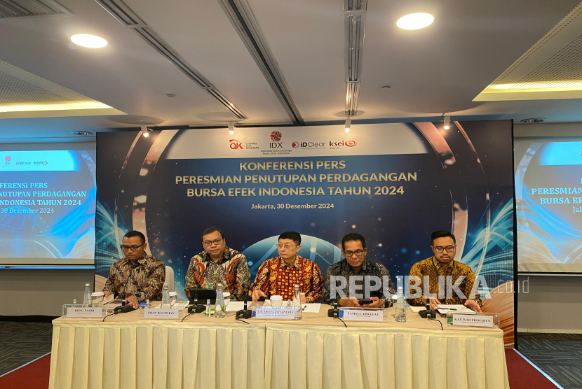 Konferensi Pers Peresmian Penutupan Perdagangan Bursa Efek Indonesia (BEI) Tahun 2024 di Gedung BEI, Jakarta, Senin (30/12/2024). 