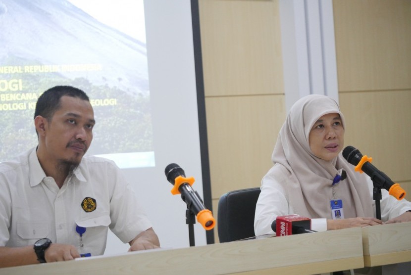 Konferensi pers perkembangan aktivitas Gunung Merapi di Balai Penyelidikan dan Pengembangan Teknologi Kebencanaan Geologi (BPPTKG).