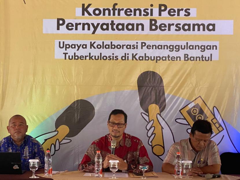 Konferensi Pers Pernyataan Bersama: Upaya Kolaborasi Penanggulangan Tuberkulosis Kabupaten Bantul, Jumat (24/11/2023).