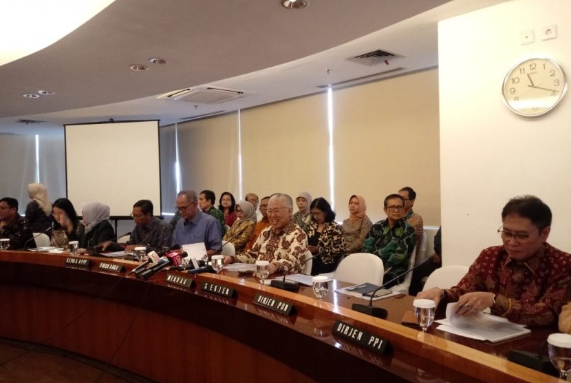 Konferensi pers refleksi 2018 dan proyeksi-target 2019 Kementerian Perdagangan di Jakarta, Kamis (10/1). 