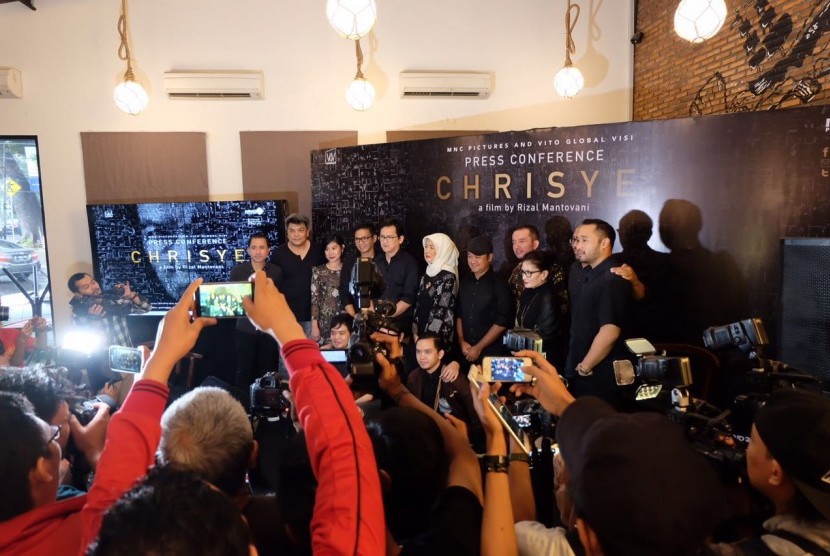 Konferensi pers rencana pembuatan film Chrisye yang dibintangi oleh Vino G Bastian.