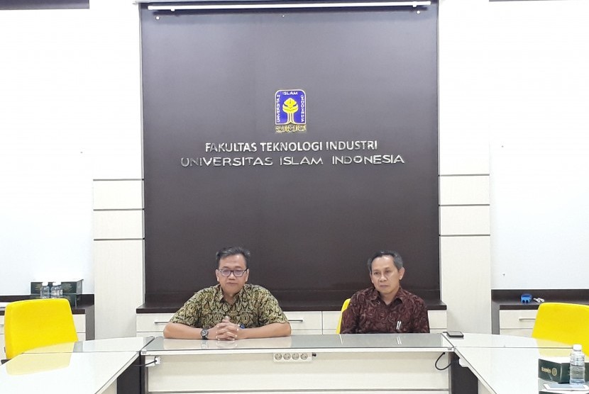 Konferensi pers rencana pembukaan Prodi Rekayasa Tekstil di Fakultas Teknik Industri Universitas Islam Indonesia (UII), Selasa (5/2). 