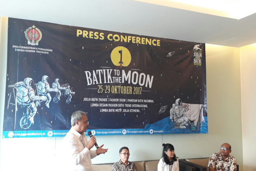 Konferensi pers rencana penyelenggaraan Festival Jogja Kota Batik Dunia, Rabu (18/10). Festival Jogja Kota Batik Dunia dengan tema Batik to the Moon ini akan kembali digelar 25-29 Oktober 2017.