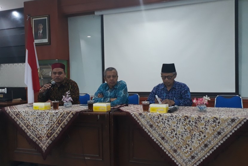 Konferensi pers Team Observasi Gerhana Bulan Total PKBHI FIAI Universitas Islam Indonesia (UII), Selasa (24/7). 